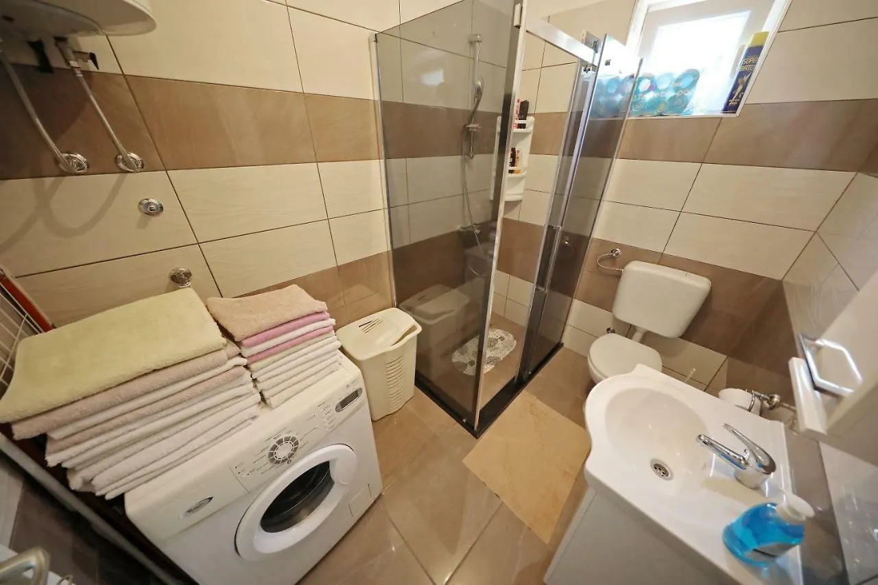 Holiday Home Luka Pridraga 0*,